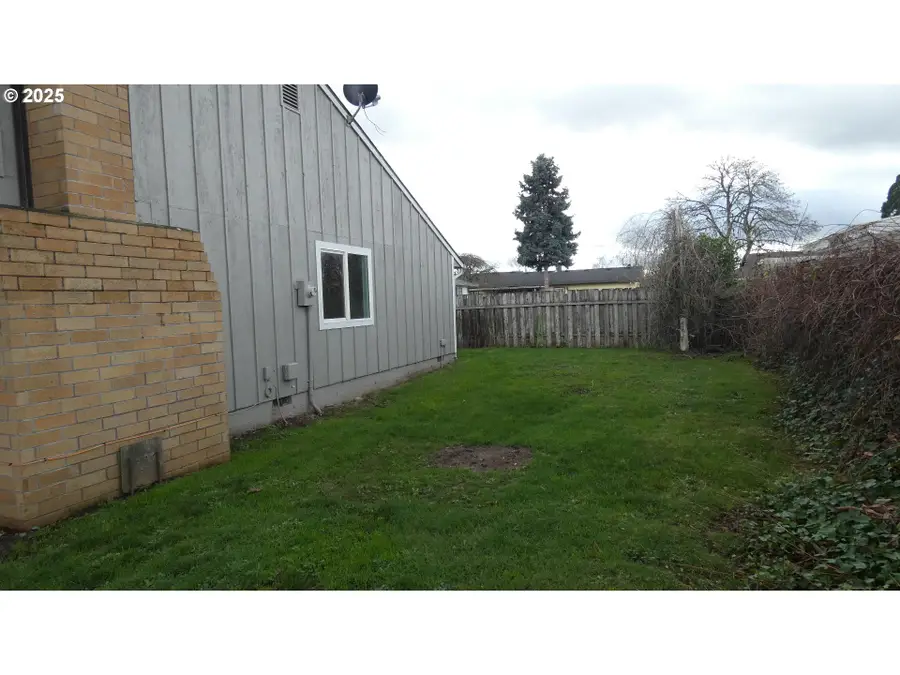 1123 E St, Independence, OR 97351 - Image #3