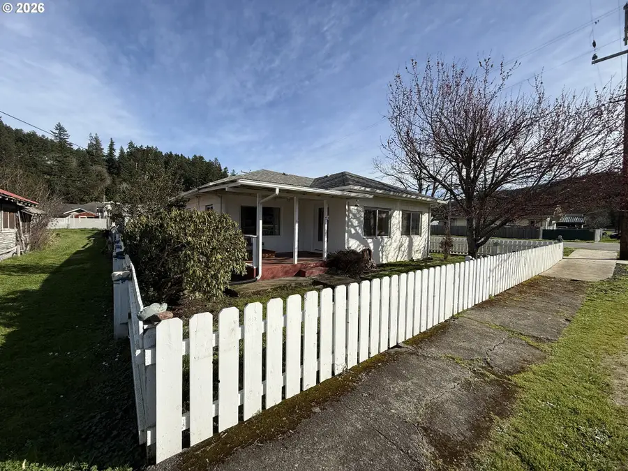 410 3rd Ave, Powers, OR 97466 - #2