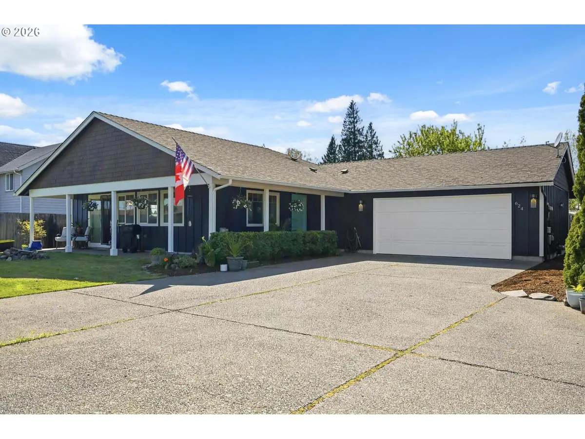 624 N Pershing St, Mount Angel, OR 97362 - #1