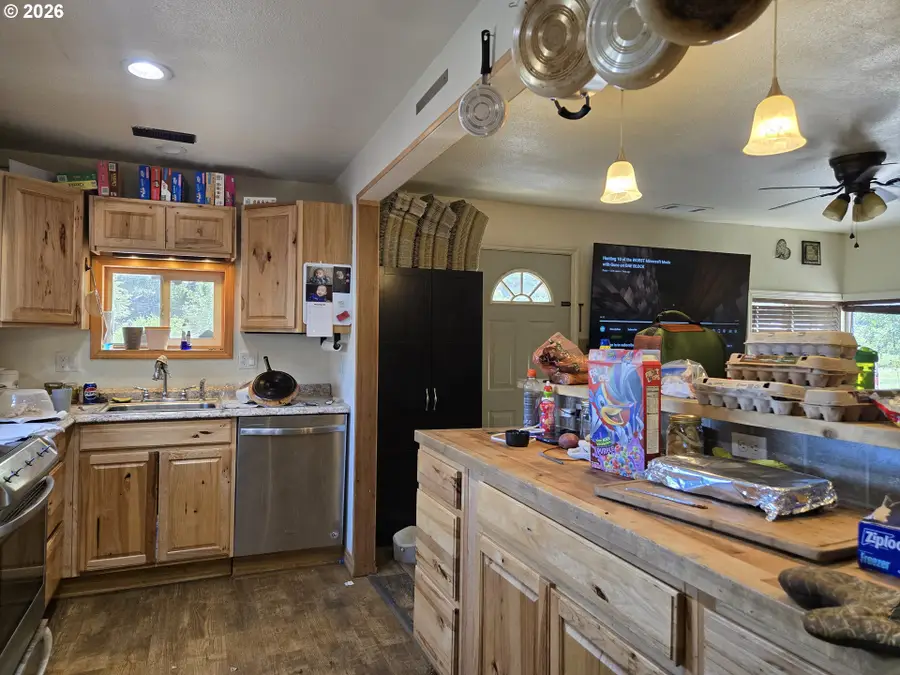 130 Whitmore Ln, Oakland, OR 97462 - #3