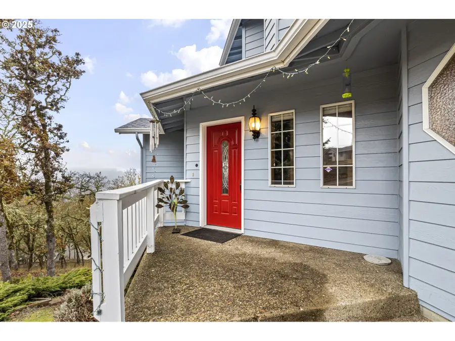 1495 SE Parkwood Dr, Roseburg, OR 97470 - Image #2