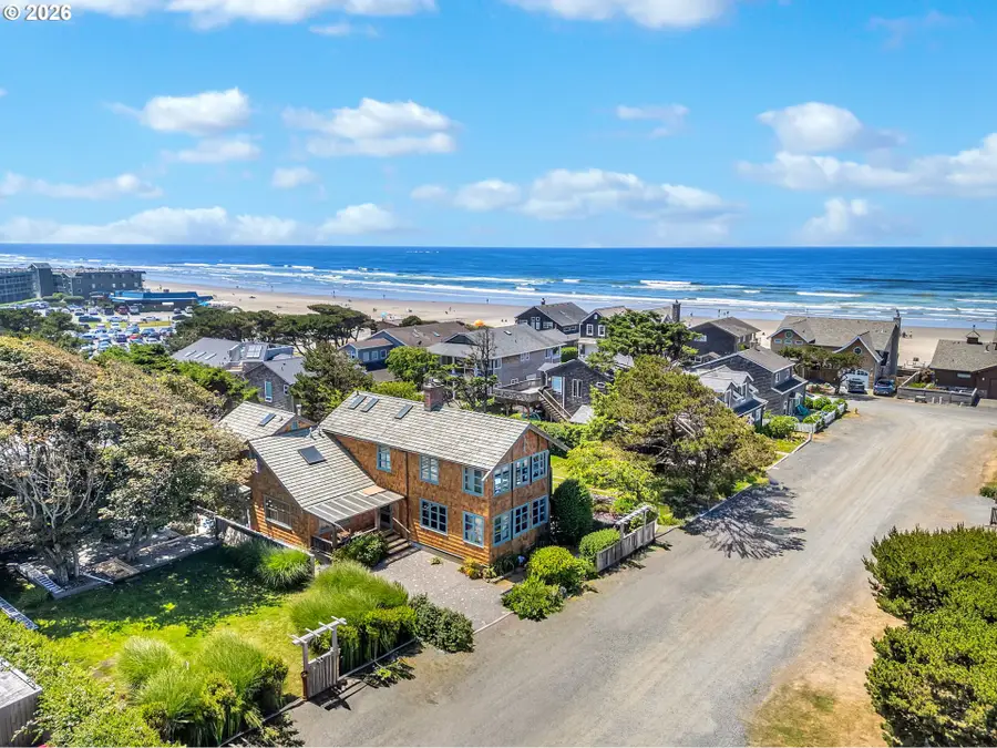 139 W Surfcrest Ave, Cannon Beach, OR 97110 - #2