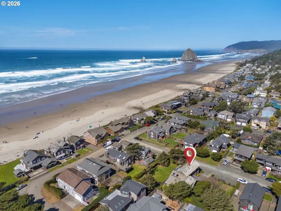 139 W Surfcrest Ave, Cannon Beach, OR 97110 - #3