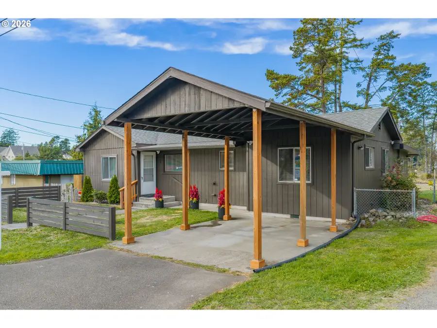 1848 Thomas Ave, Coos Bay, OR 97420 - #3