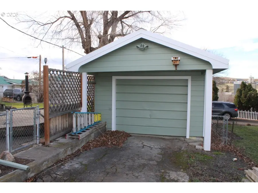 343 NE Douglas St, Pilot Rock, OR 97868 - Image #3