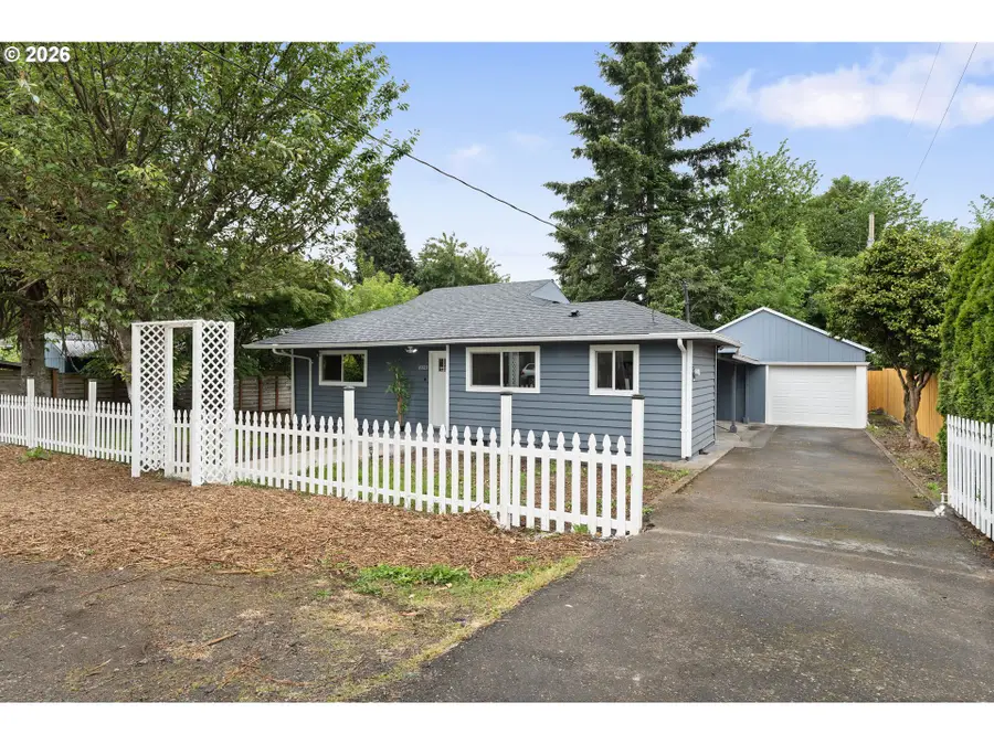 8923 SE Clinton St, Portland, OR 97266 - #2