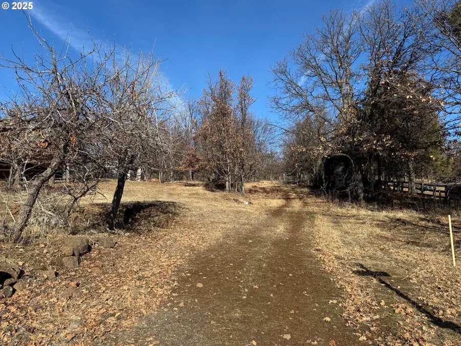 345 Oak Park Dr, Wamic, OR 97063 - Image #2