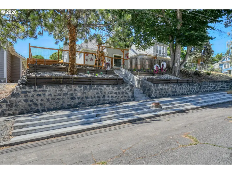 417 NW 4th St, Pendleton, OR 97801 - #3