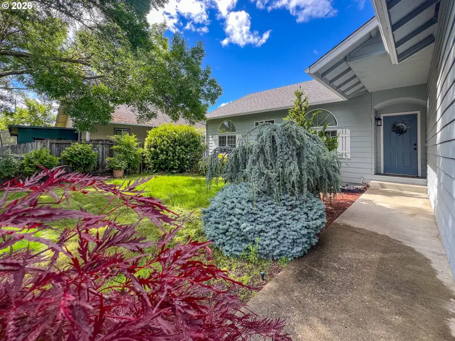 1874 SW Topaz Ln, Grants Pass, OR 97526 - #2
