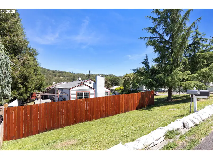 1620 NE Winter St, Roseburg, OR 97470 - #3