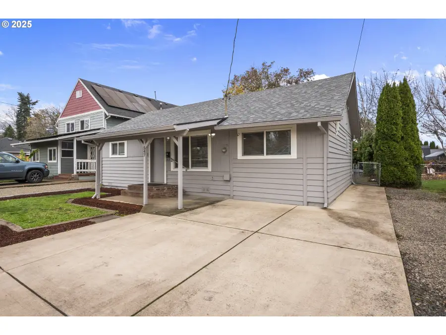 547 Fir St, Woodburn, OR 97071 - Image #2