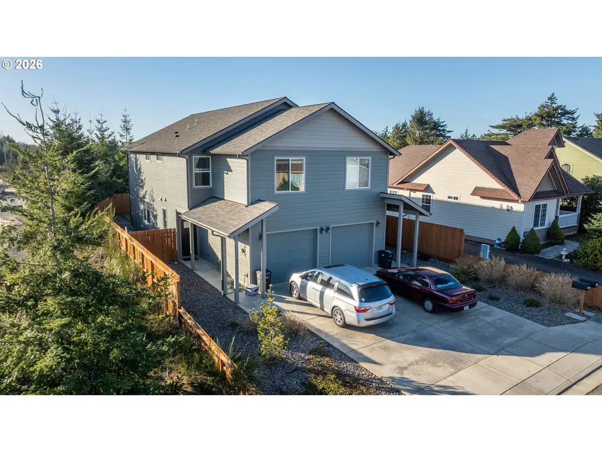 752 Madison St, Coos Bay, OR 97420 - #1