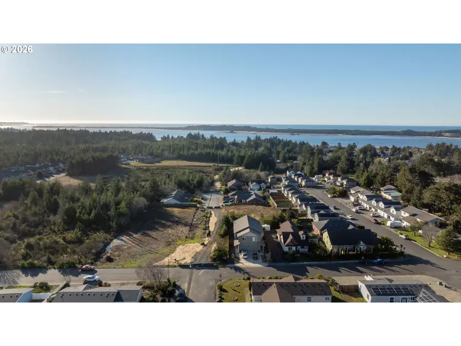 752 Madison St, Coos Bay, OR 97420 - #2