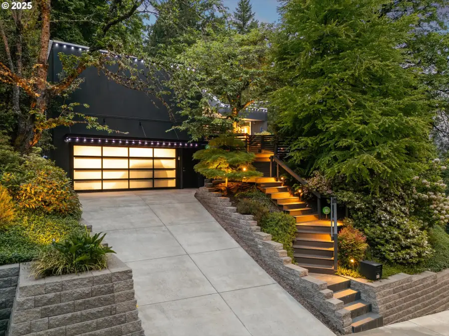 3115 SW Bennington Dr, Portland, OR 97205 - #2