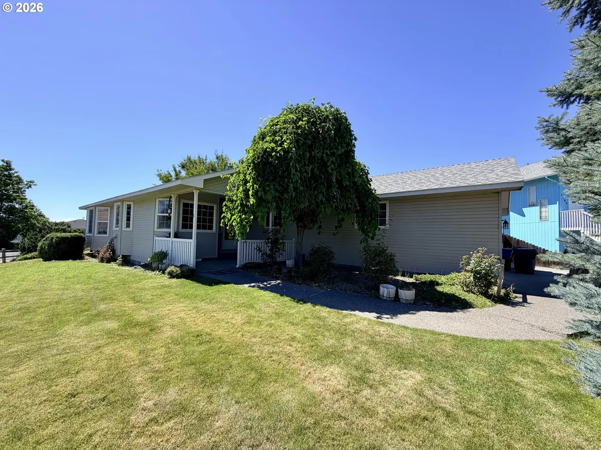 1590 SW Riverhill Dr, Hermiston, OR 97838 - #1