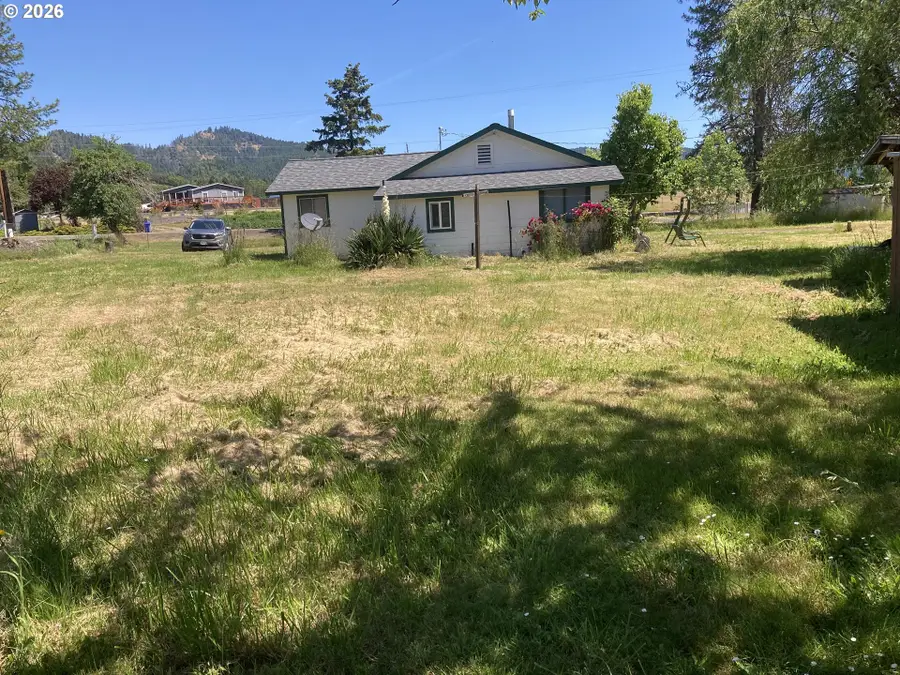 250 Reston Rd, Roseburg, OR 97471 - #3