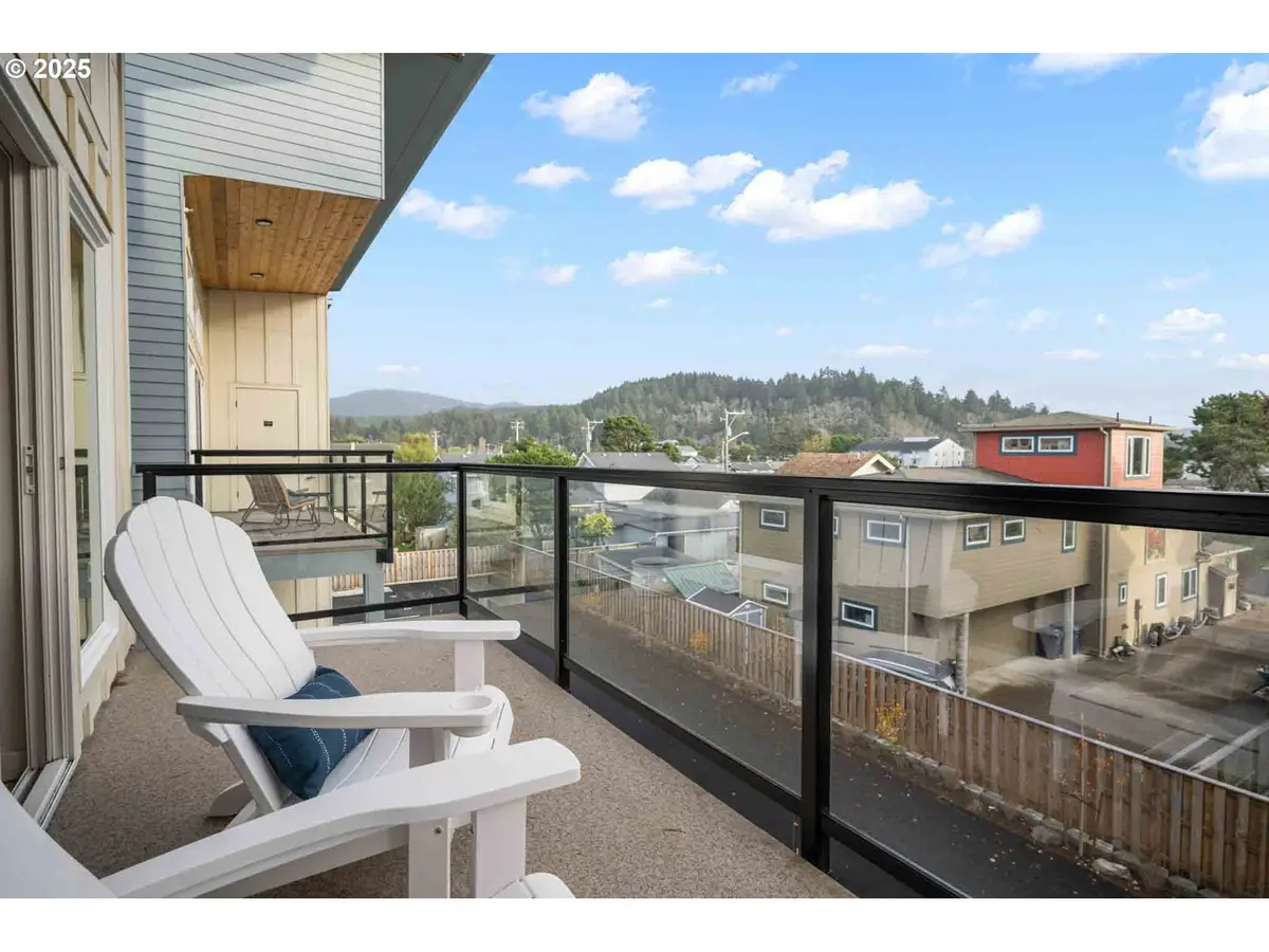 916 SW 48th St #4, Lincoln City, OR 97367 - Image #1