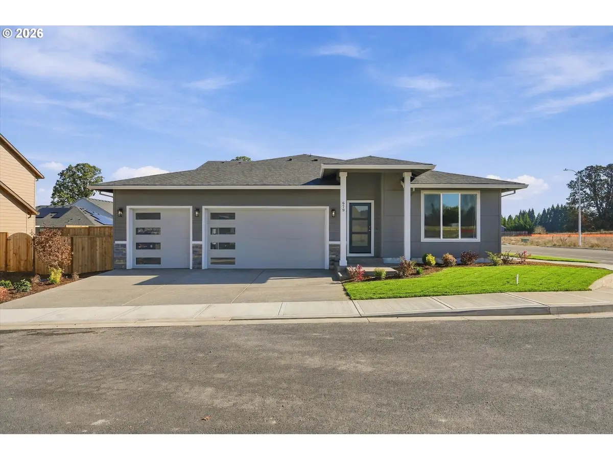 679 S 5th St, Carlton, OR 97111 - #1