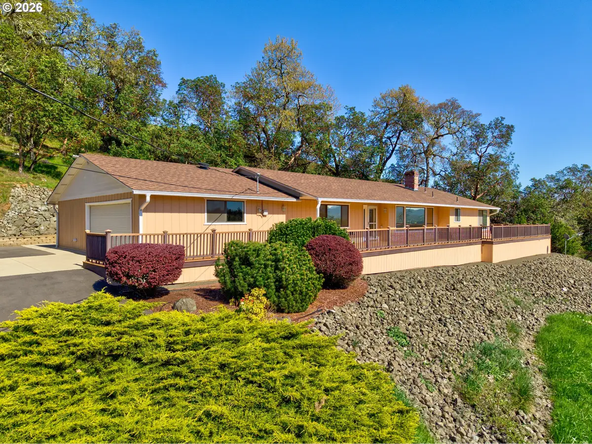 1386 Arcadia Dr, Roseburg, OR 97470 - #1