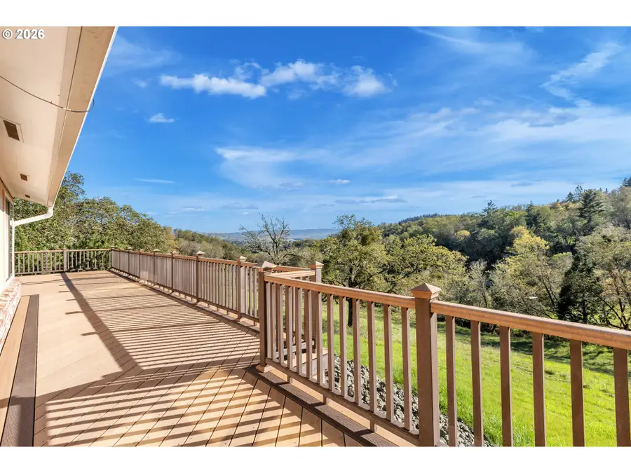 1386 Arcadia Dr, Roseburg, OR 97470 - #3