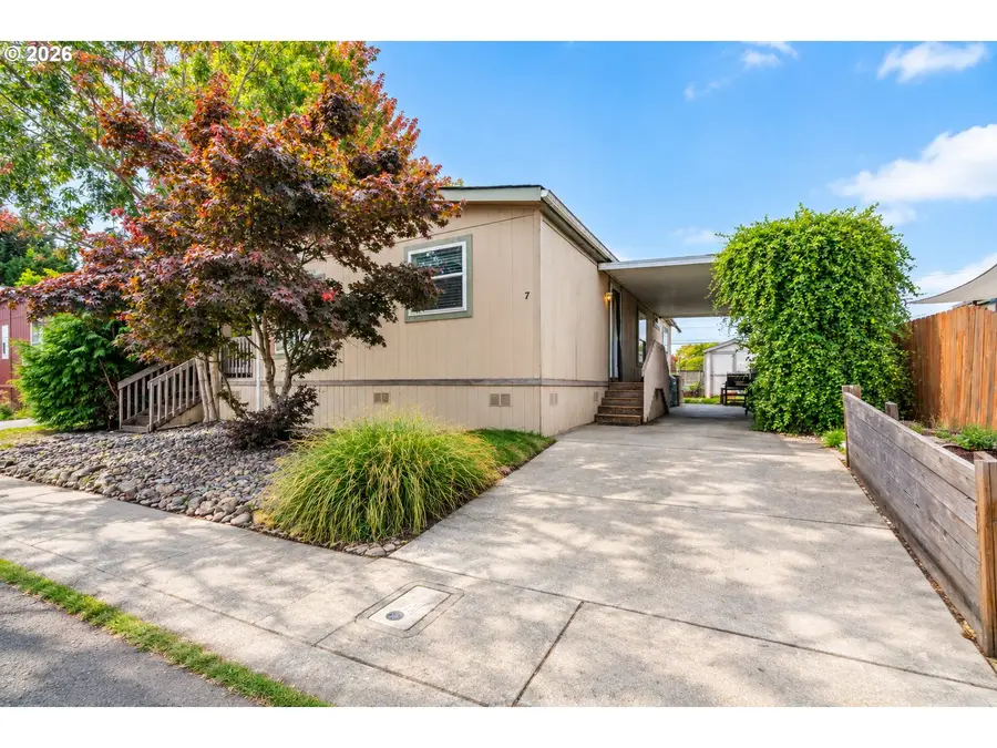 2151 Three Lakes Rd, Albany, OR 97322 - #2