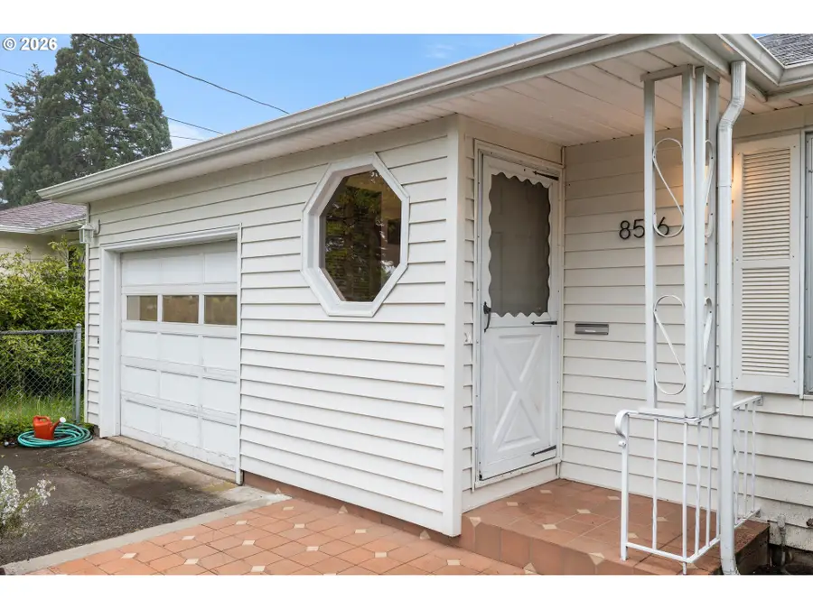 8516 SE Mill St, Portland, OR 97216 - #3