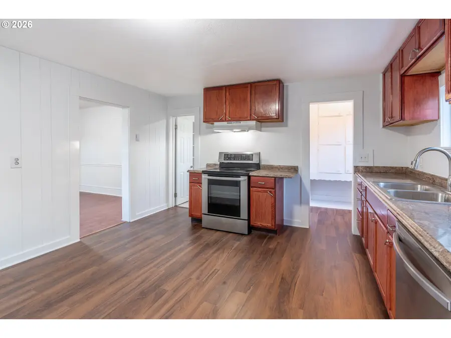 903 S 3rd Ave, Kelso, WA 98626 - #2