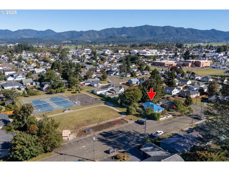 1412 9th St, Tillamook, OR 97141 - Image #3