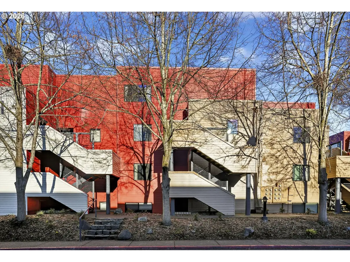 910 NW Naito Pkwy #i18, Portland, OR 97209 - Image #1