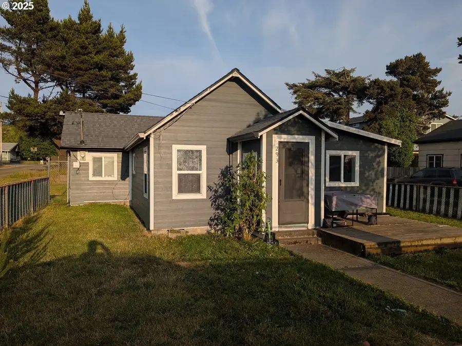 293 N Empire Blvd, Coos Bay, OR 97420 - Image #2