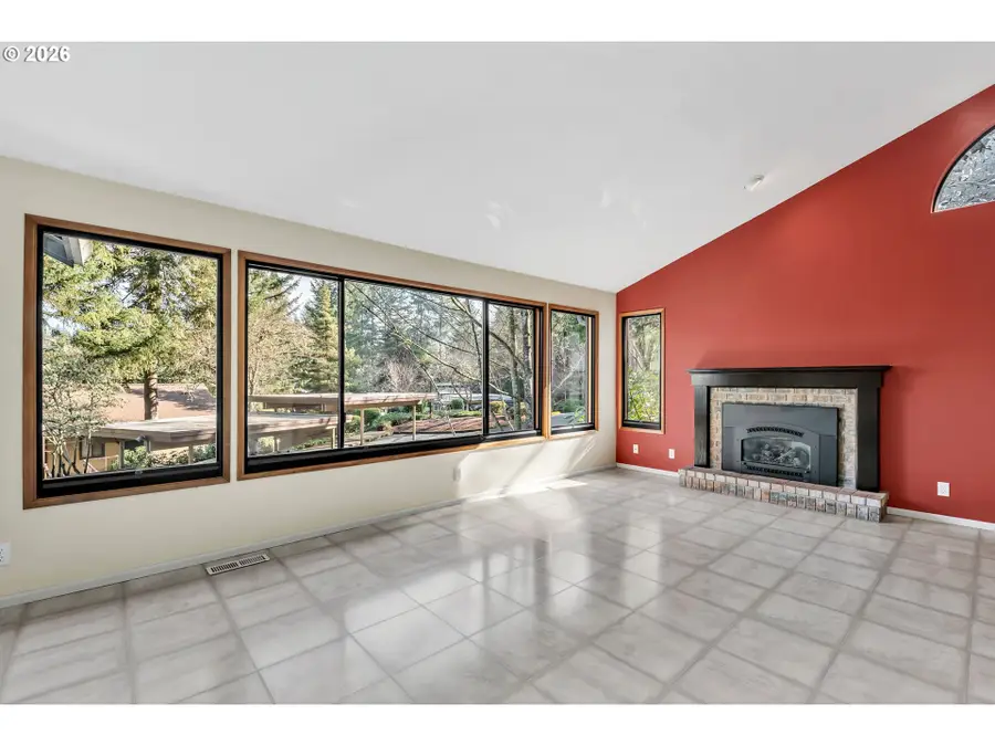 3899 Colony Oaks Dr, Eugene, OR 97405 - Image #2