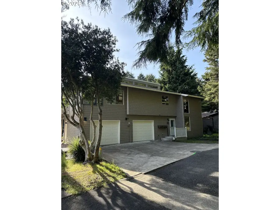 1253 NE East Lagoon Dr, Lincoln City, OR 97367 - #2