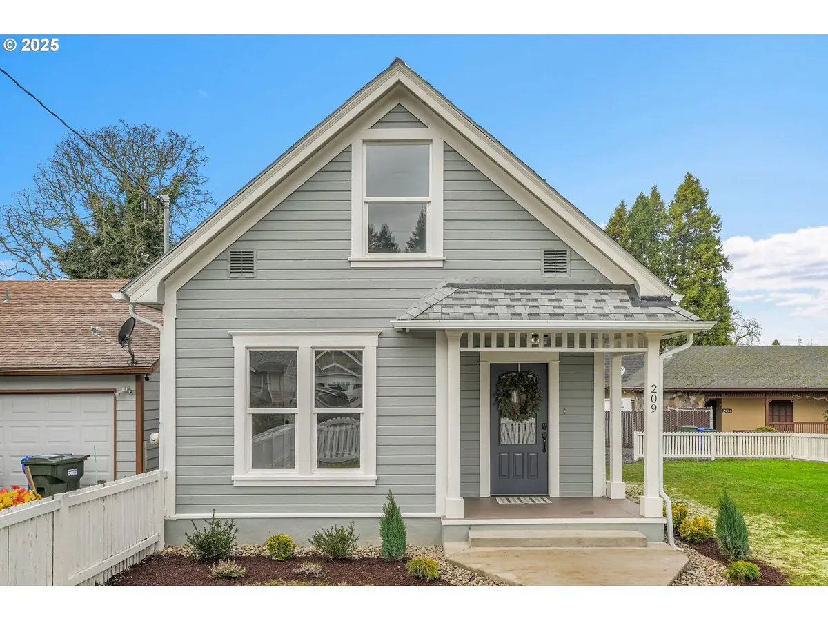 209 SE Currin St, Estacada, OR 97023 - Image #1