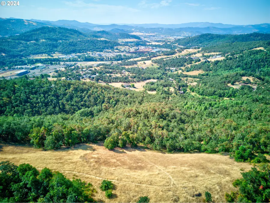 W Fairhill Ave #300, Roseburg, OR 97471 - Image #3