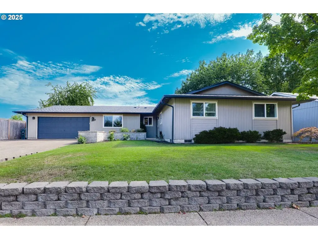 2017 Amirante St, Eugene, OR 97402 - #1