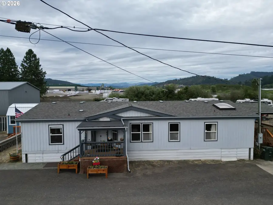 826 W Dean Ave, Sutherlin, OR 97479 - #2