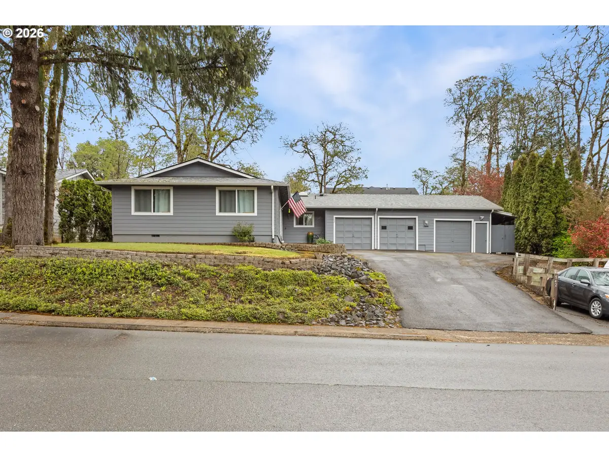 542 NW Douglas St, Dallas, OR 97338 - #1