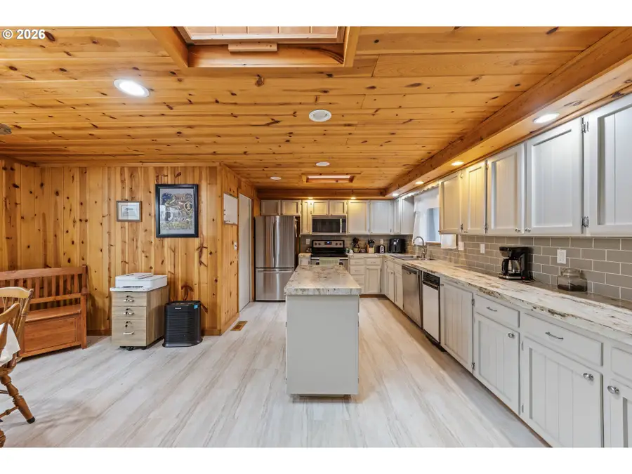 542 NW Douglas St, Dallas, OR 97338 - #3