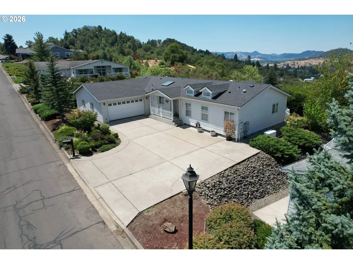 411 Highland Vista Ln, Roseburg, OR 97471 - #1
