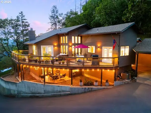 370 Wild Fern Dr, Winchester, OR 97495