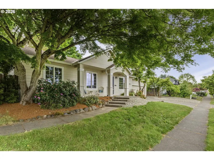 961 S 4th Ave, Cornelius, OR 97113 - #2