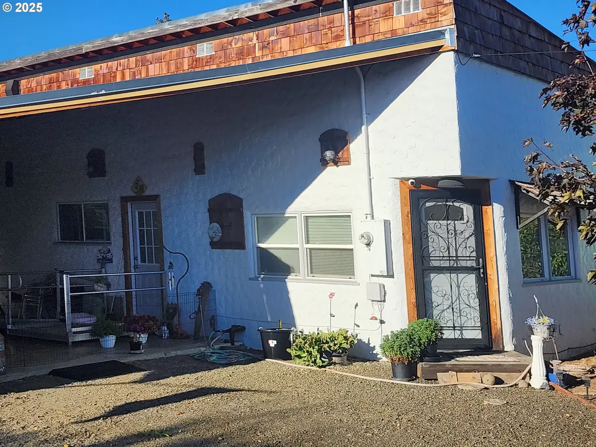 867 NE Johnson St, Myrtle Creek, OR 97457 - Image #1