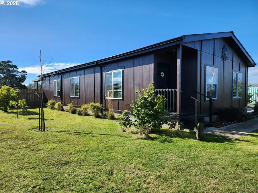 87882 Auction Barn Ln, Bandon, OR 97411 - Image #2