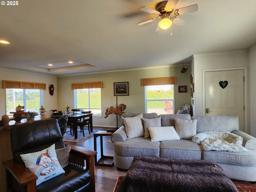 87882 Auction Barn Ln, Bandon, OR 97411 - Image #3