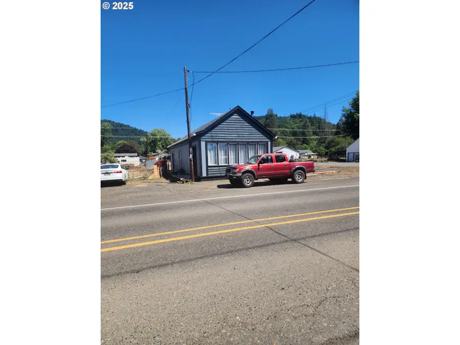 434 S Cedar St, Drain, OR 97435 - Image #2