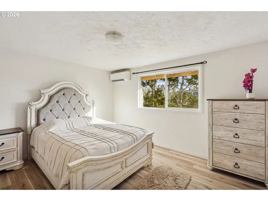 1505 Fetters Loop, Eugene, OR 97402 - Image #2