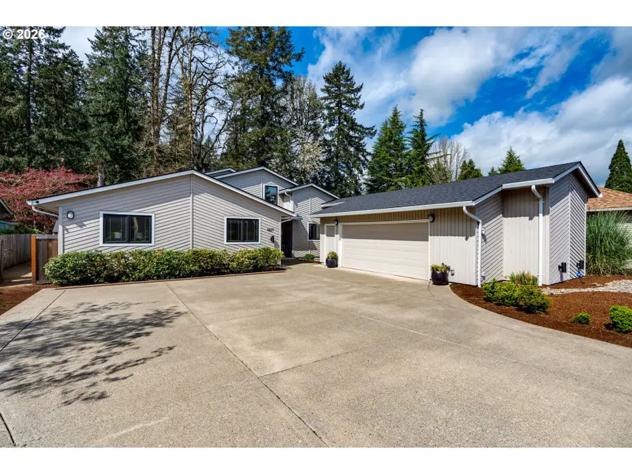 1827 NW Doral St, McMinnville, OR 97128 - #2