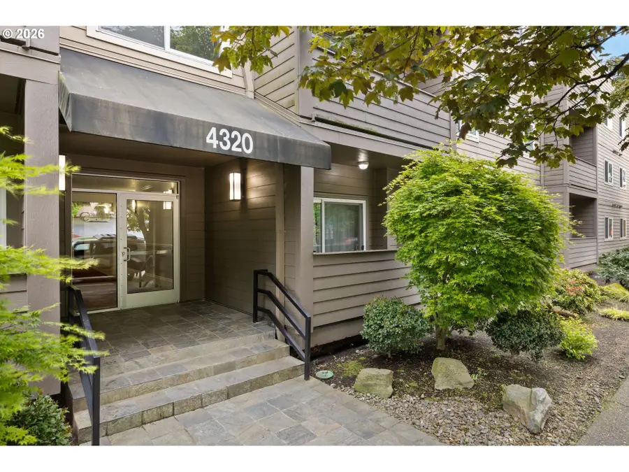 4320 S Corbett Ave #211, Portland, OR 97239 - #3