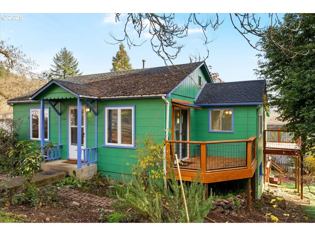 635 NW 4th Ave, Myrtle Creek, OR 97457 - Image #1