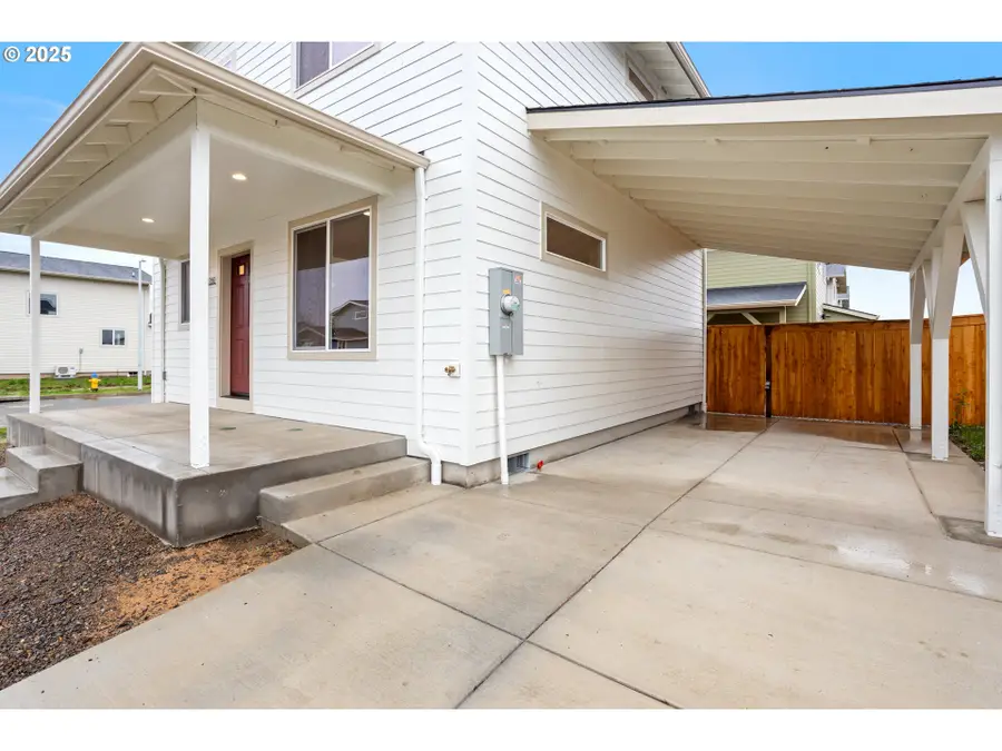 639 Oakwood Dr, Eugene, OR 97402 - Image #2